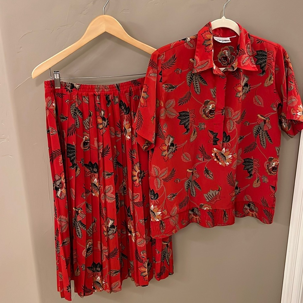 ALFRED DUNNER • Vintage Set • Circa 90’s • Red • Both pieces Size 10